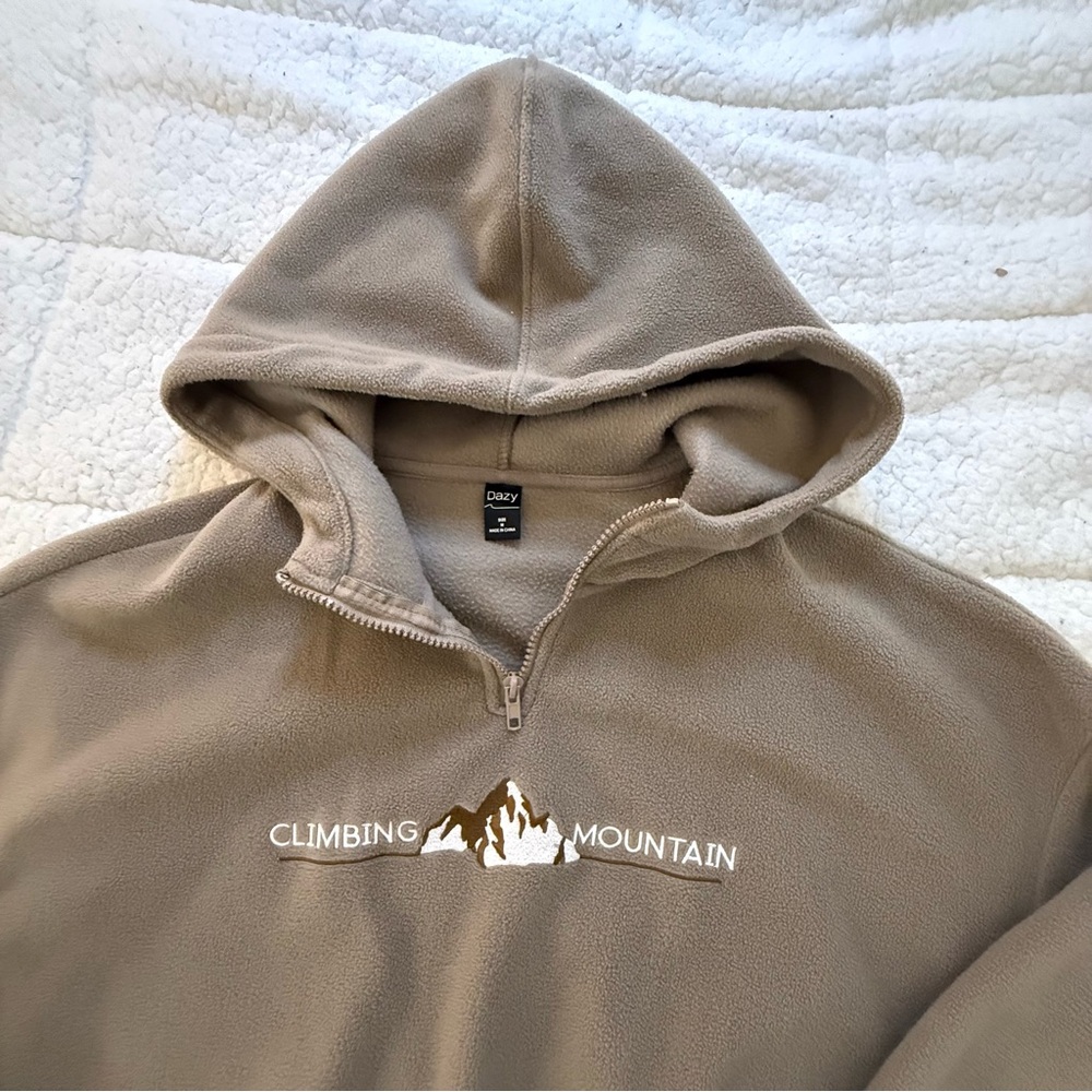 DAZY Climbing Mountain Women's Cozy Brown Fleece Pullover - Picture 3 of 8
